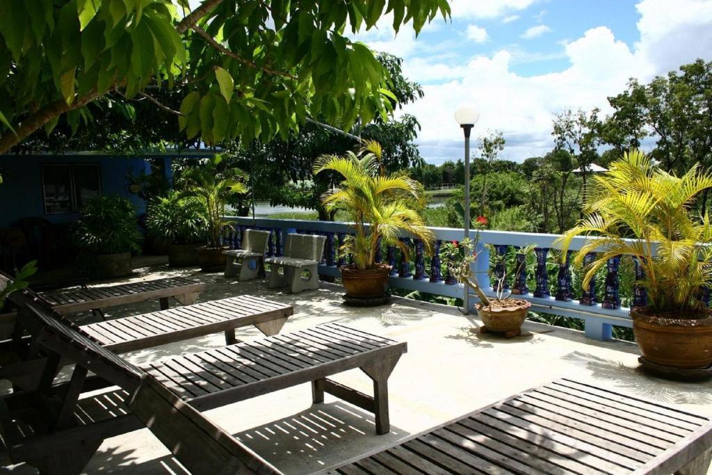 Pong Phen pensión Kanchanaburi Exterior foto