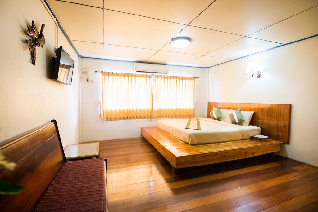 Pong Phen pensión Kanchanaburi Exterior foto